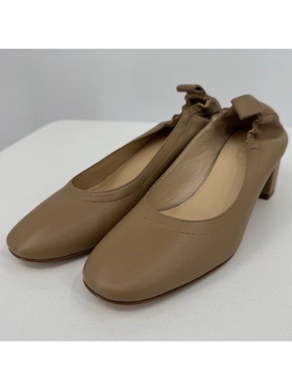 Everlane Italian Leather Day Heel Light Taupe 6.5 Women's Elastic Back Comfort
